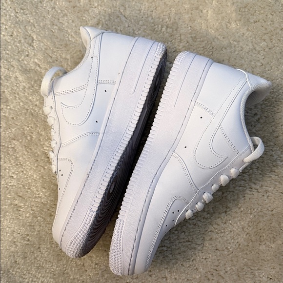 Nike AIR FORCE 1 White Women's Sneakers - Picture 3 of 4